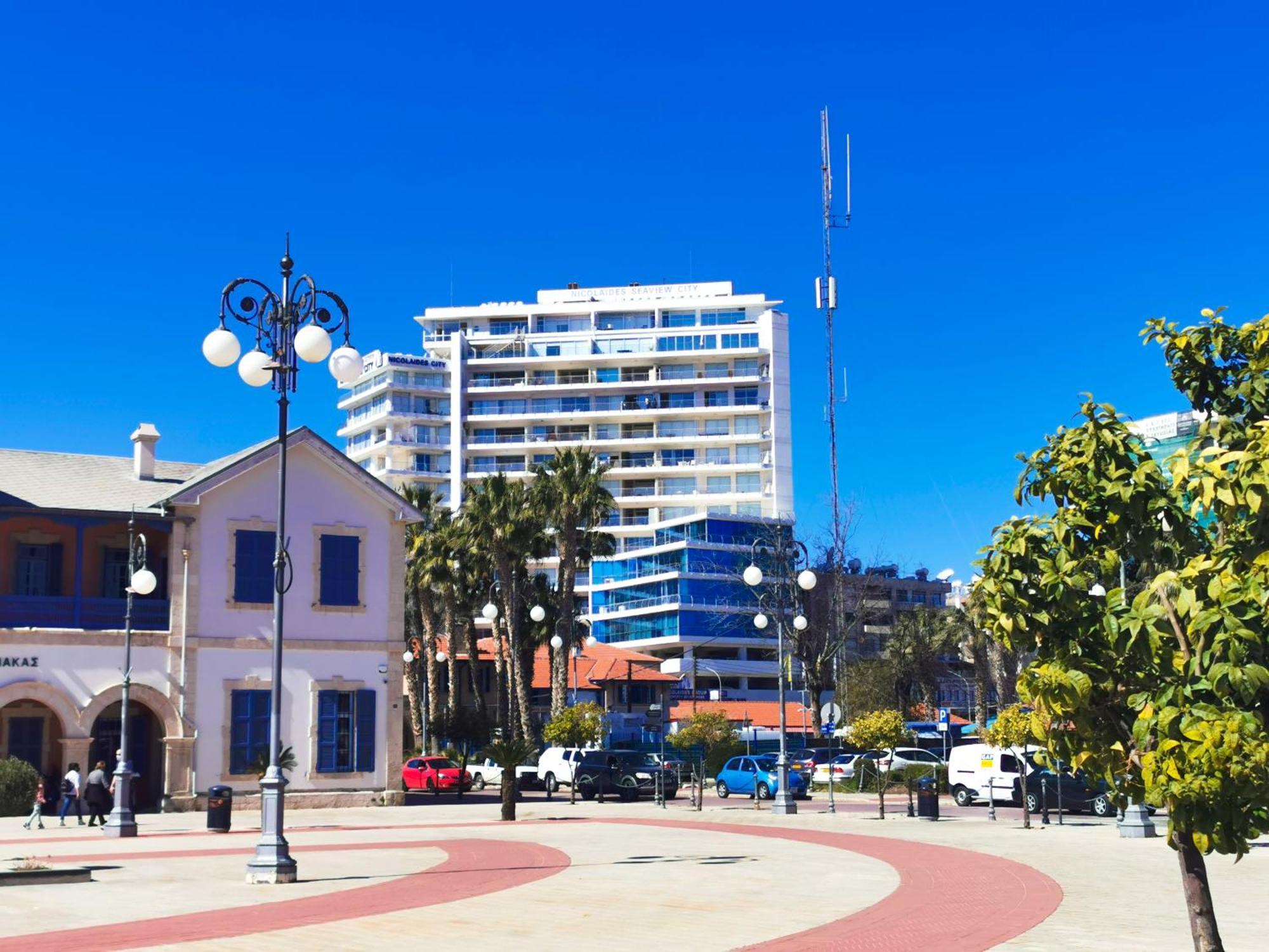 Paradise Palms Seaview Apartment Larnaca Bagian luar foto